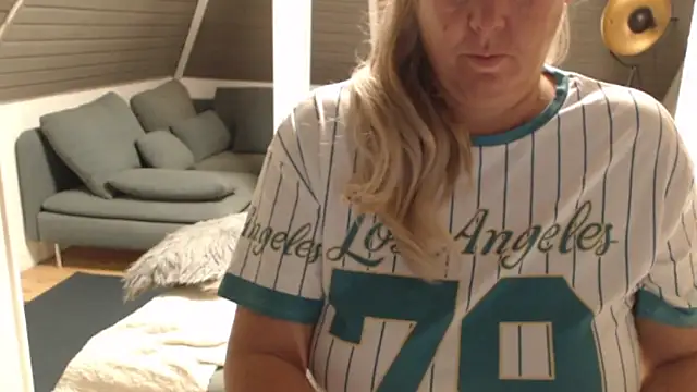 KimMitchelli online show from November 2025 05:07:01 AM