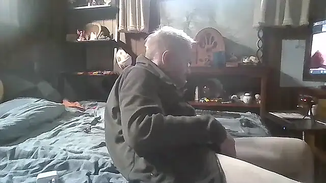 Snapshot of Makowboy chatting on June 2026 12:03:01 AM Makowboy online show from June 2026 12:03:01 AM