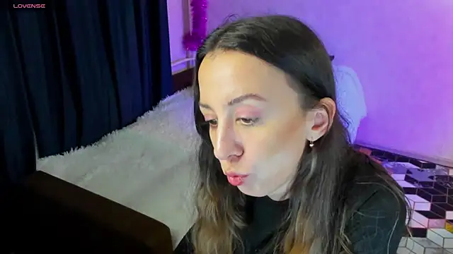 CurlySteph online show from December 2024 07:29:02 PM