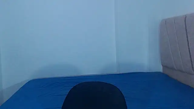 Snapshot of Valenntyna chatting on December 2025 07:21:02 PM Valenntyna online show from December 2025 07:21:02 PM