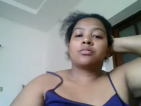 Snapshot of PRETTY-MI chatting on November 2025 08:52:02 AM PRETTY-MI online show from November 2025 08:52:02 AM