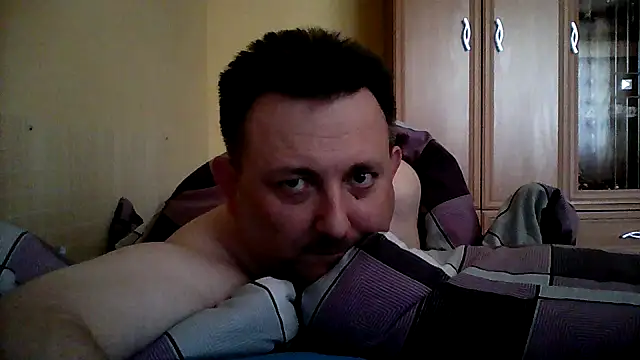 Snapshot of Novy73 chatting on April 2026 06:40:01 AM Novy73 online show from April 2026 06:40:01 AM