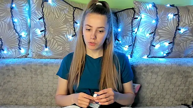 MaggieCake online show from January 2025 02:10:01 AM