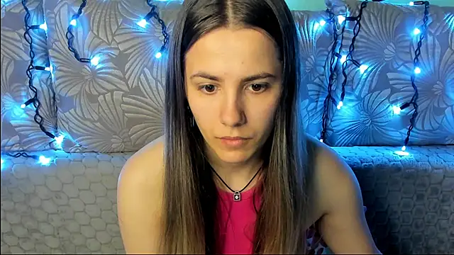 Snapshot of MaggieCake chatting on May 2026 01:47:02 AM MaggieCake online show from May 2026 01:47:02 AM
