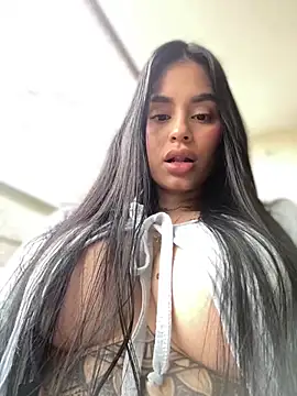 Snapshot of LaraHenao chatting on January 2025 01:26:01 PM LaraHenao online show from January 2025 01:26:01 PM