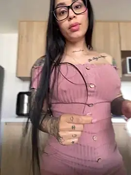 Snapshot of LaraHenao chatting on January 2025 04:29:02 PM LaraHenao online show from January 2025 04:29:02 PM