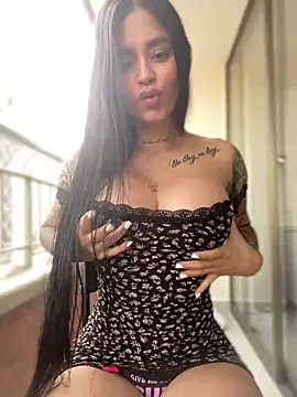 Snapshot of LaraHenao chatting on February 2025 01:21:02 PM LaraHenao online show from February 2025 01:21:02 PM