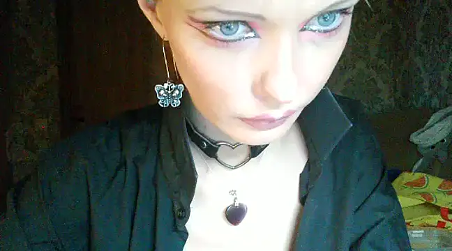 Snapshot of WildMissNiks chatting on December 2024 11:22:01 AM WildMissNiks online show from December 2024 11:22:01 AM