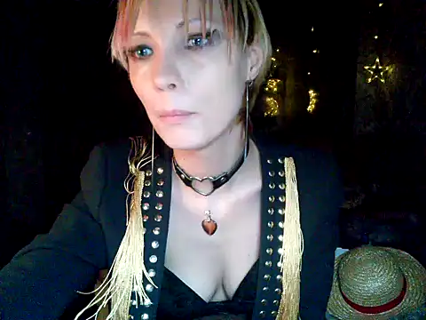 Snapshot of WildMissNiks chatting on December 2024 02:06:01 PM WildMissNiks online show from December 2024 02:06:01 PM