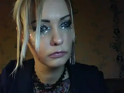 WildMissNiks online show from April 2026 06:19:01 AM