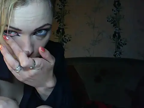 Snapshot of WildMissNiks chatting on June 2026 06:11:02 AM WildMissNiks online show from June 2026 06:11:02 AM