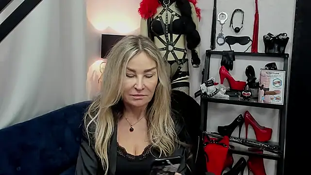 crystaLUX online show from December 2024 09:14:01 AM