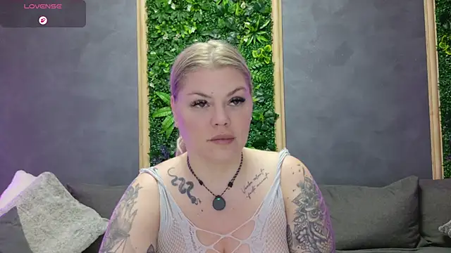 Raven Luna online show from May 2026 04:19:01 AM