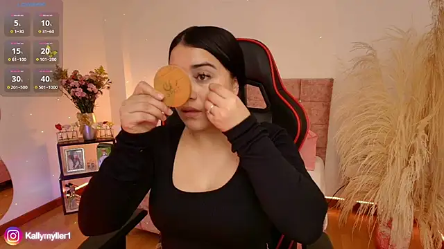 Snapshot of KallyMyller1 chatting on December 2024 07:03:02 PM KallyMyller1 online show from December 2024 07:03:02 PM