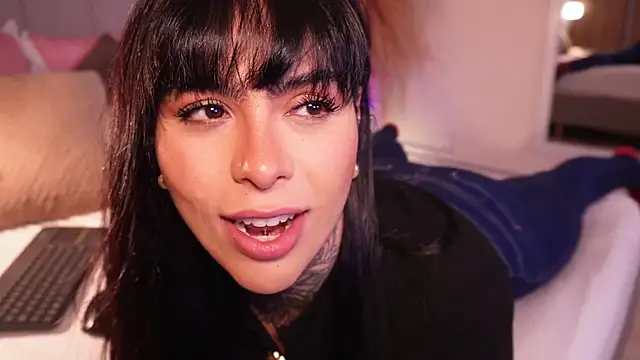 curvyliciousss online show from October 2025 04:19:02 PM