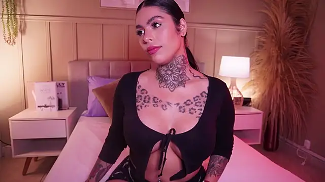 curvyliciousss online show from July 2026 05:48:02 PM