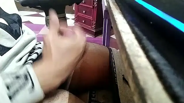 growing20yo online show from February 2026 10:37:02 PM