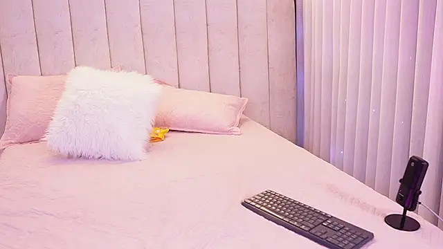 emyli sw  online show from December 2025 03:11:01 AM