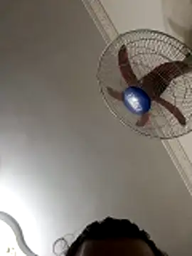 Snapshot of Popzbo chatting on November 2025 01:04:01 PM Popzbo online show from November 2025 01:04:01 PM