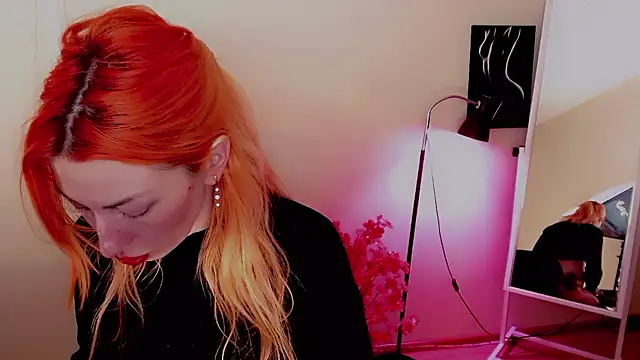 Snapshot of AnnieGOld_ chatting on December 2024 10:39:02 PM AnnieGOld  online show from December 2024 10:39:02 PM