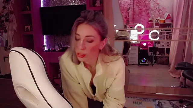 AnnieGOld  online show from February 2026 10:46:01 PM