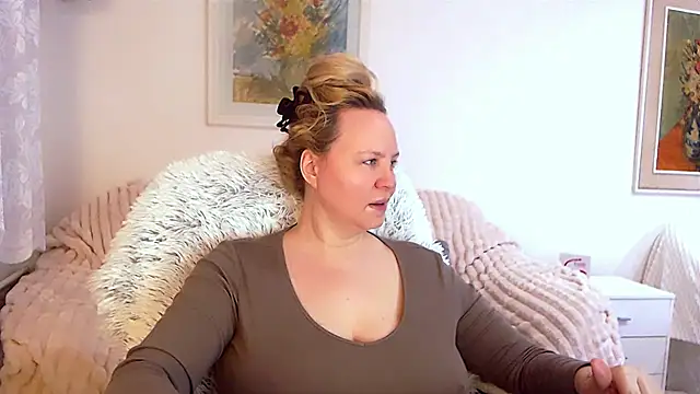 Sarah4you online show from February 2025 09:48:01 PM