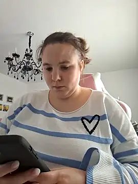 Snapshot of AureliaWinter chatting on January 2025 12:33:02 PM AureliaWinter online show from January 2025 12:33:02 PM