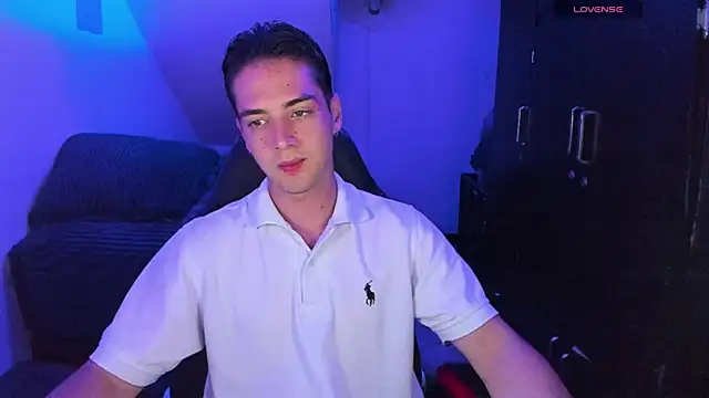 Alex smith00 online show from December 2024 11:08:01 PM