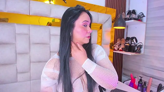 bigass monic online show from November 2025 04:05:01 AM