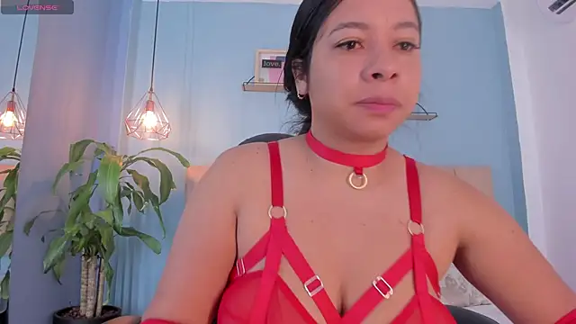 Snapshot of MaraOwen_ chatting on November 2025 12:05:02 PM MaraOwen online show from November 2025 12:05:02 PM