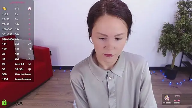 Snapshot of VickyGolden chatting on June 2026 05:20:02 AM VickyGolden online show from June 2026 05:20:02 AM