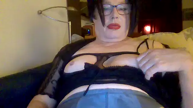 Snapshot of Mona-Mature chatting on May 2026 10:48:02 PM Mona-Mature online show from May 2026 10:48:02 PM
