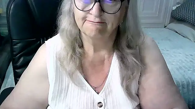 Snapshot of LolkaAlyss chatting on May 2026 03:45:02 AM LolkaAlyss online show from May 2026 03:45:02 AM
