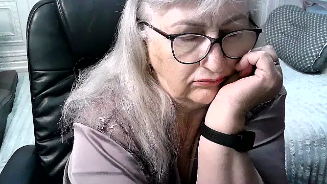 Snapshot of LolkaAlyss chatting on May 2026 04:18:01 AM LolkaAlyss online show from May 2026 04:18:01 AM