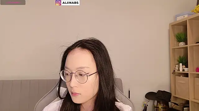 Snapshot of aliiiiiina chatting on January 2025 06:37:02 PM aliiiiiina online show from January 2025 06:37:02 PM