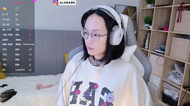 Snapshot of aliiiiiina chatting on February 2025 05:54:02 AM aliiiiiina online show from February 2025 05:54:02 AM