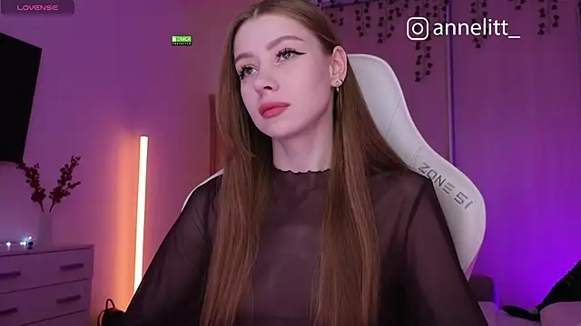 Snapshot of Annelitt chatting on December 2025 09:22:02 PM Annelitt online show from December 2025 09:22:02 PM