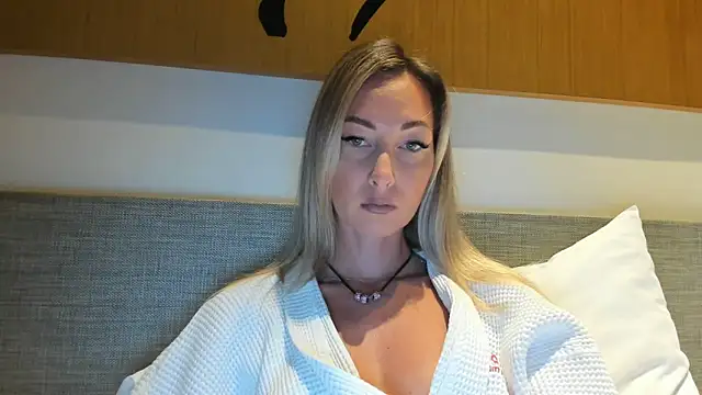 StarryHanna online show from February 2025 12:48:01 AM