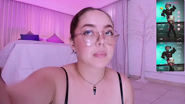 Snapshot of emmy_walker chatting on February 2025 01:57:01 PM emmy walker online show from February 2025 01:57:01 PM