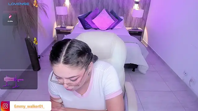 Snapshot of emmy_walker chatting on October 2025 11:07:02 AM emmy walker online show from October 2025 11:07:02 AM