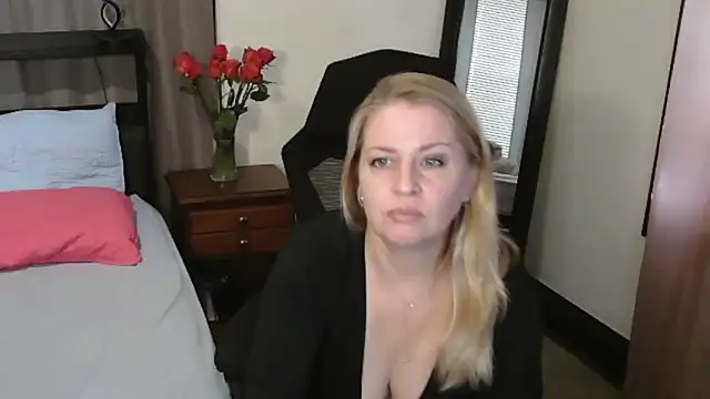 HollieBim online show from June 2026 02:08:02 PM
