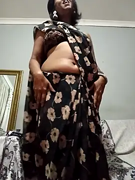 Mahi4luv online show from April 2026 08:33:01 PM