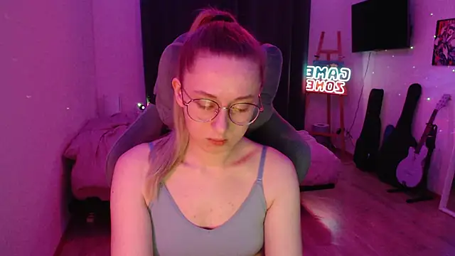 Snapshot of AnabelFrel chatting on February 2025 12:57:01 AM AnabelFrel online show from February 2025 12:57:01 AM