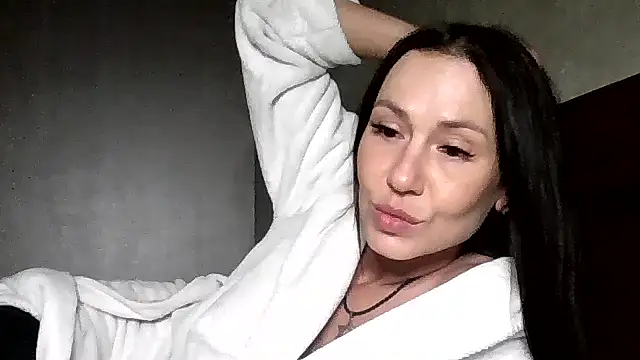 Snapshot of JulianaGold1 chatting on April 2026 06:43:01 PM JulianaGold1 online show from April 2026 06:43:01 PM