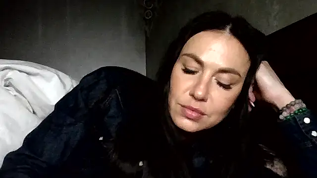 Snapshot of JulianaGold1 chatting on May 2026 06:25:01 PM JulianaGold1 online show from May 2026 06:25:01 PM