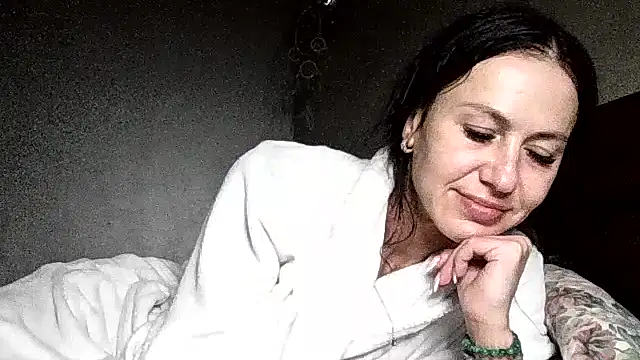 Snapshot of JulianaGold1 chatting on May 2026 09:21:01 PM JulianaGold1 online show from May 2026 09:21:01 PM