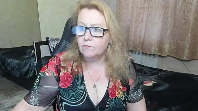 Frau Marta online show from December 2025 11:15:01 AM