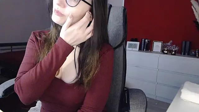 Alina Lamour online show from February 2026 06:15:01 PM