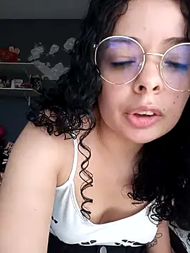 Snapshot of NinaSweet2 chatting on March 2025 08:21:01 PM NinaSweet2 online show from March 2025 08:21:01 PM