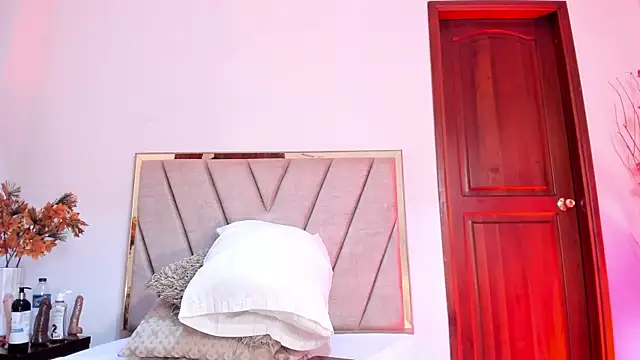 AGATHAA WHITE online show from March 2025 02:52:02 PM